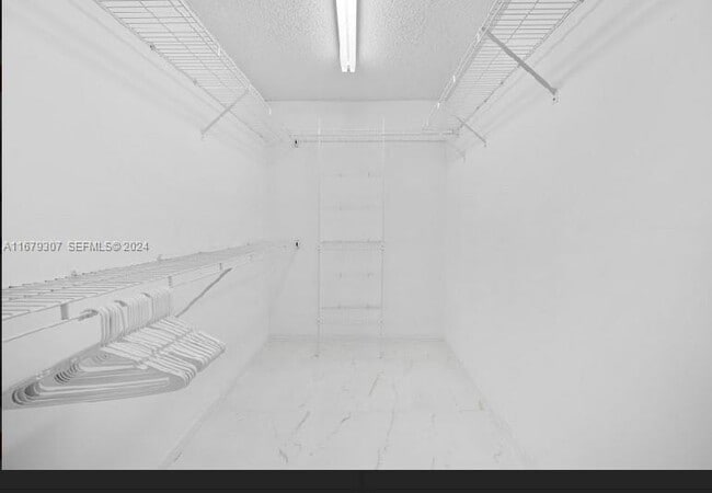 Building Photo - 2002 Lake Breeze Ct