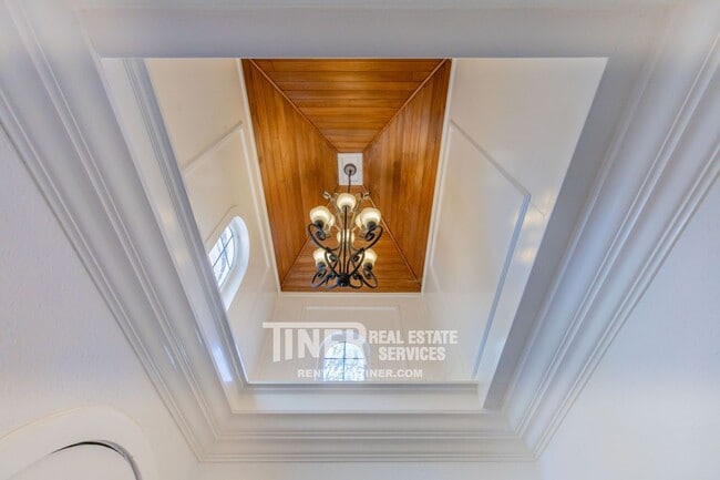 Building Photo - 842 42nd St