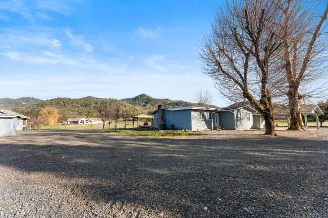 Building Photo - 255 Foots Creek Rd