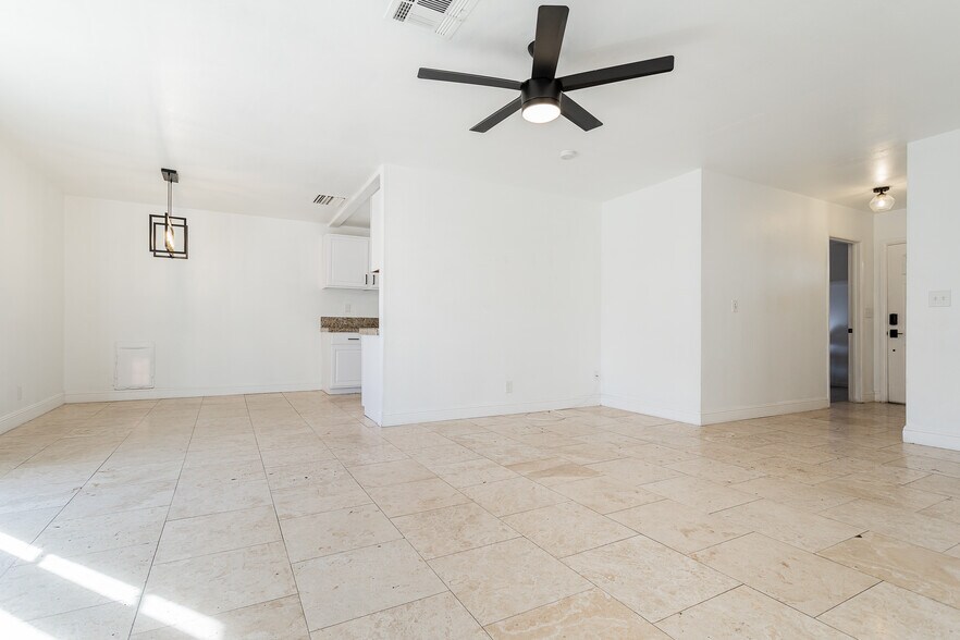 Living to dining view unfurnished - 3112 La Mesa Dr