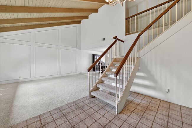 Building Photo - 5BR; 3BA Pool Home with Stunning Views in ...