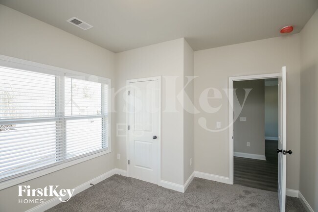 Building Photo - 113 Cranbrooke Ln