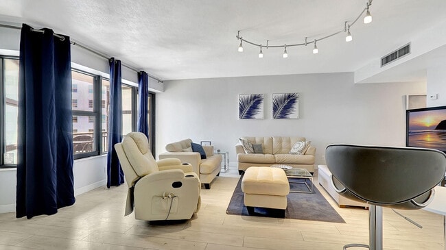 Building Photo - 3800 Galt Ocean Dr