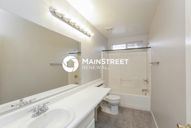 Building Photo - 3 Bedroom Pet-Friendly Home in Phoenix, AZ with Main Street Renewal