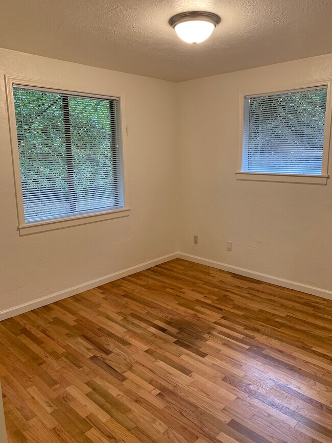 Building Photo - 910 N 149th St