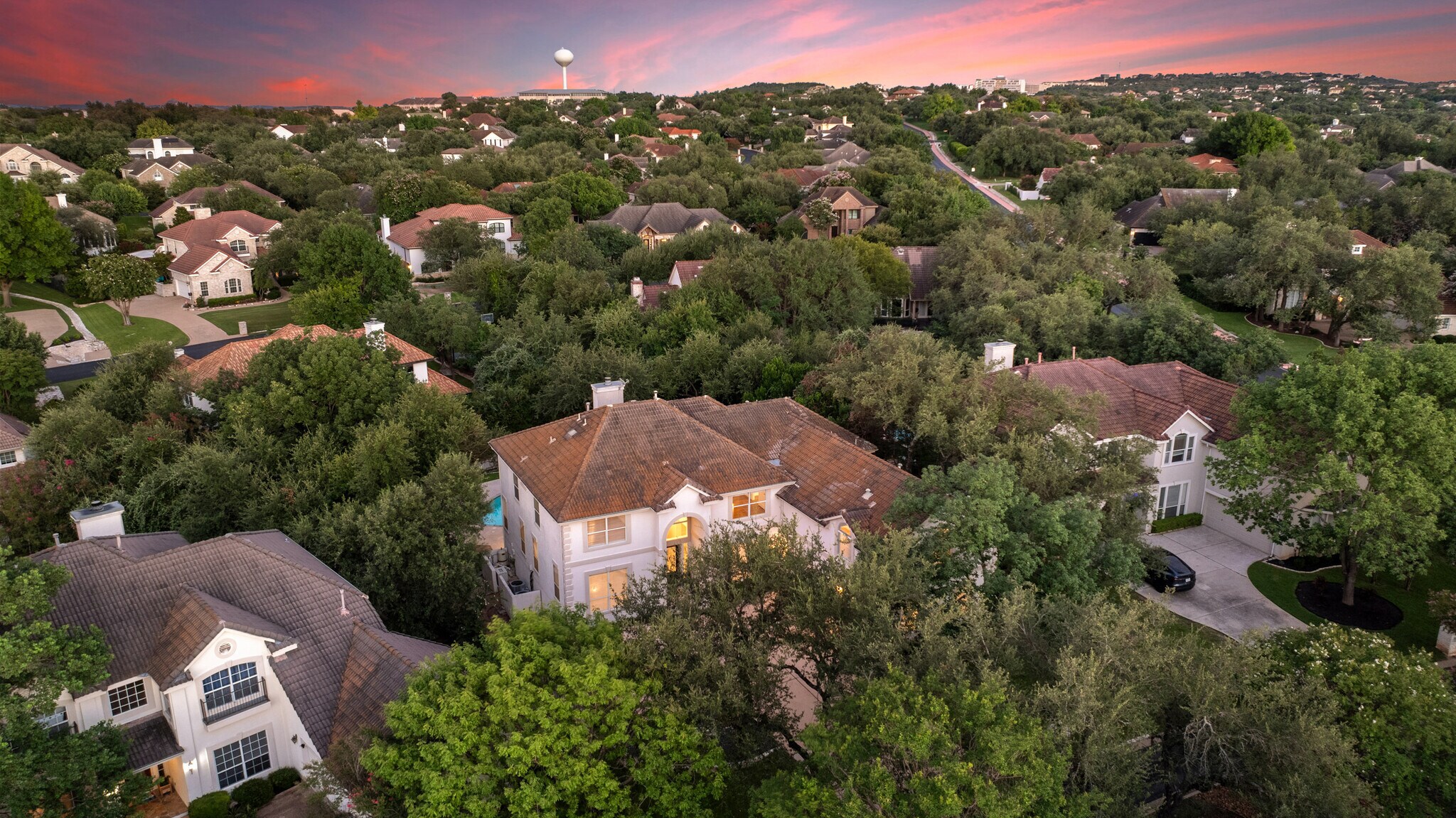 Building Photo - 402 Luna Vista Dr