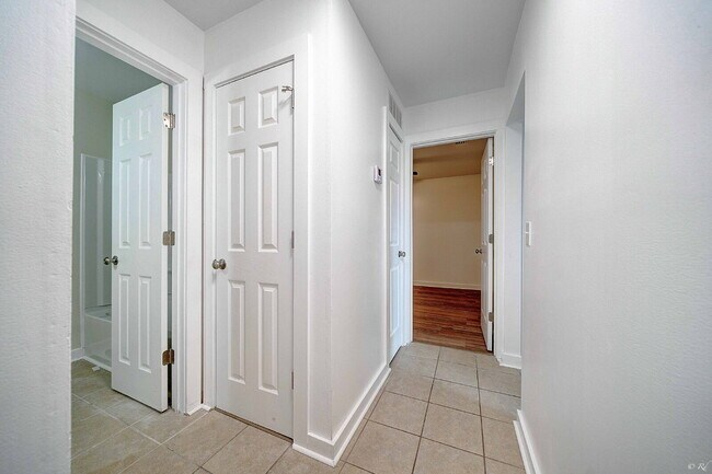 Building Photo - FRESHLY RENOVATED 2 Bed apartment in Lynn ...