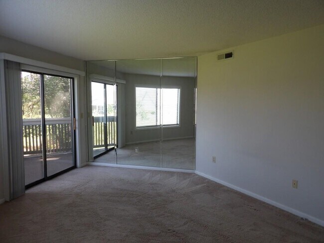 Building Photo - 4230 Pinehurst Cir
