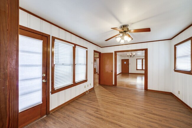 Building Photo - BEAUTIFUL MID-CENTURY HOME IN DELLVIEW