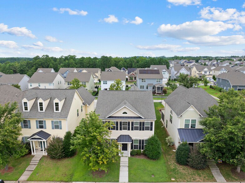 Building Photo - 1004 Crinoline Ln