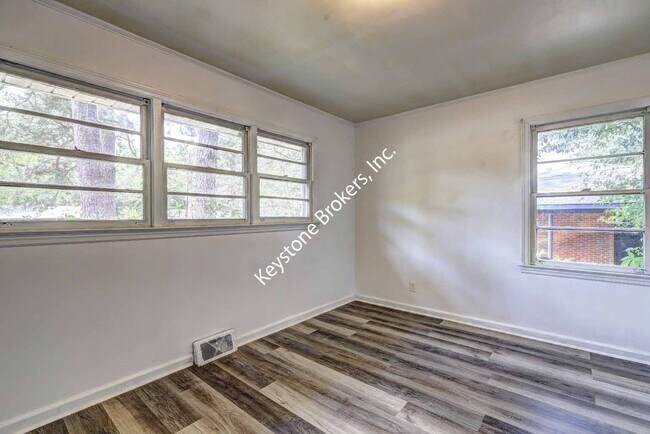 Building Photo - Unit 1