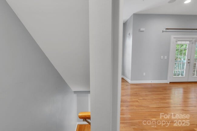 Building Photo - 336 Magnolia Ave