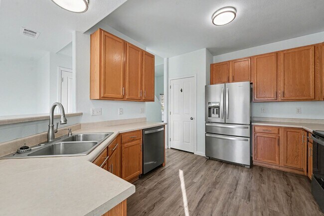 Building Photo - End Unit 3 Bedroom 2 Bath Townhome in Commerce City!