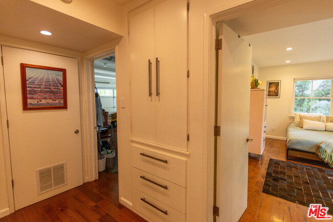 Building Photo - 8809 Appian Way