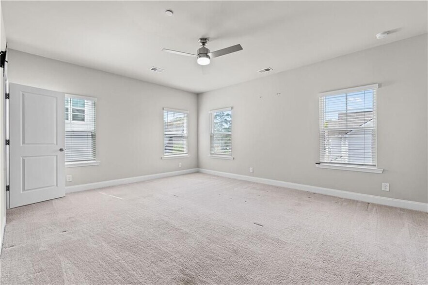 Building Photo - 156 Adams Cir