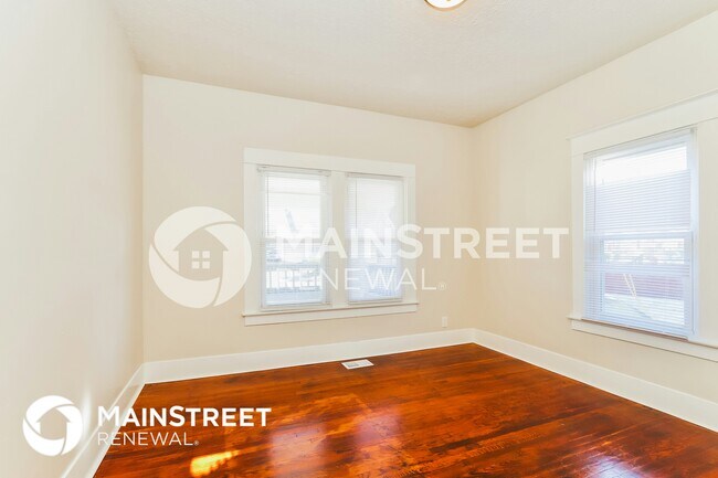 Building Photo - 308 S 41st St