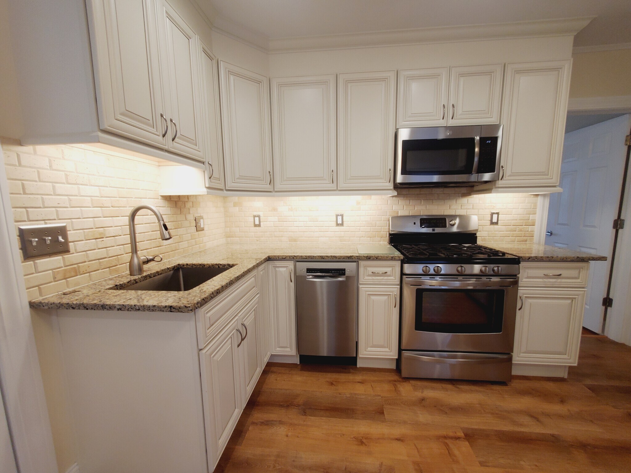 Building Photo - 25 Scofield Ave
