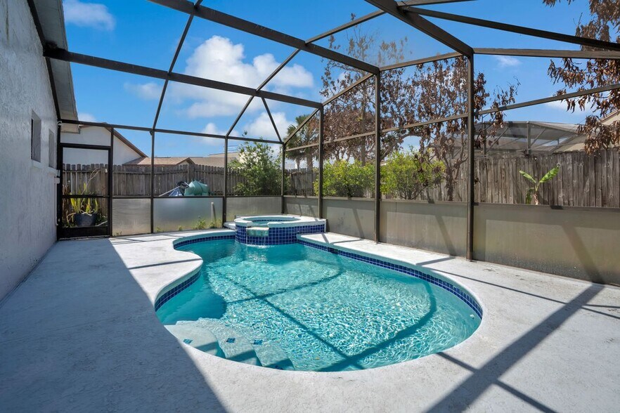 Building Photo - 4805 Kingston Cir
