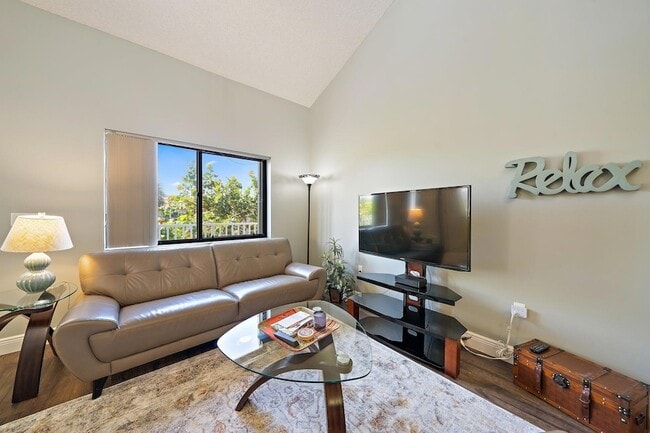 Building Photo - 860 Bella Vista Ct S