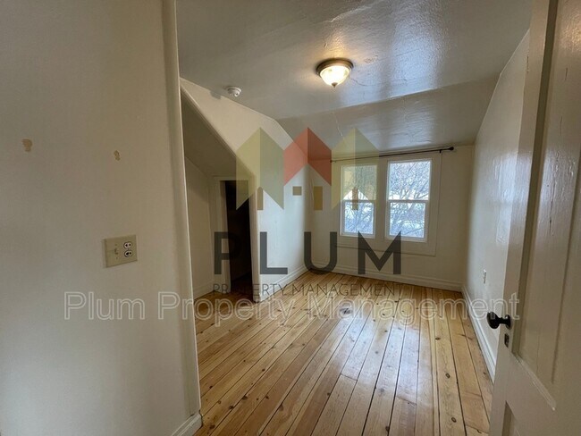 Building Photo - 807 Bulwer St
