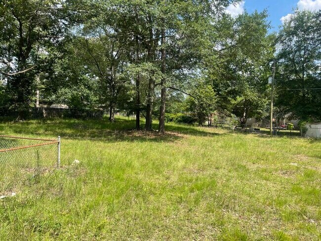 Building Photo - 32 King Arthur Ct