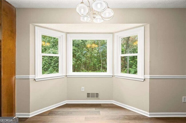 Building Photo - 200 E Country Woods Dr