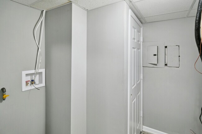 Building Photo - 9305 S Homan Ave