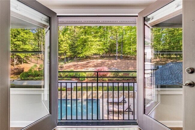 Building Photo - 1100 Kingston Dr NE