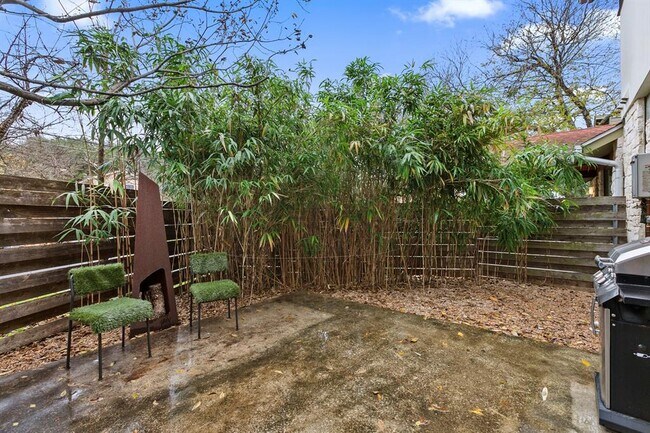 Building Photo - 805 Cumberland Rd