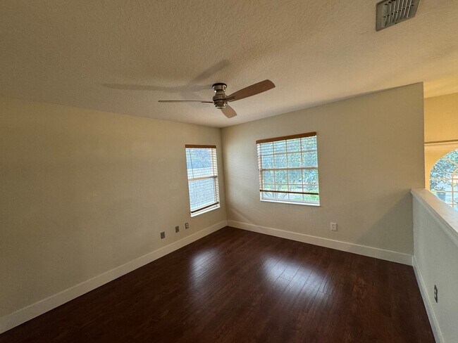 Building Photo - Spacious 4 Bedroom Spring Isle Home AVAILA...