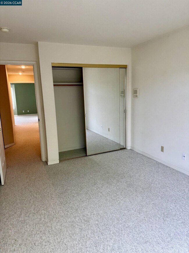 Building Photo - 365 Bellflower Dr