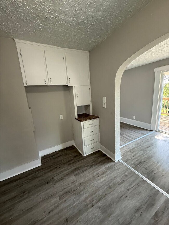 Building Photo - Section 8 Accepted!!! Newly Renovated 3br ...