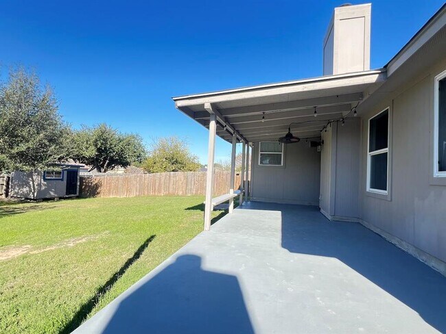 Building Photo - 223 Dana Dr