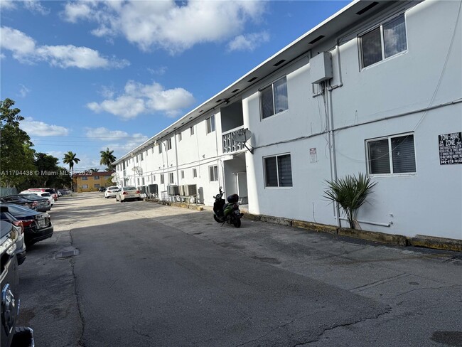 Building Photo - 890 NW 45th Ave