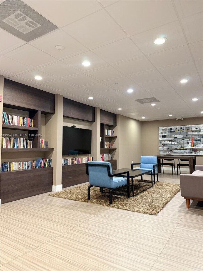 Building Photo - 3675 N Country Club Dr