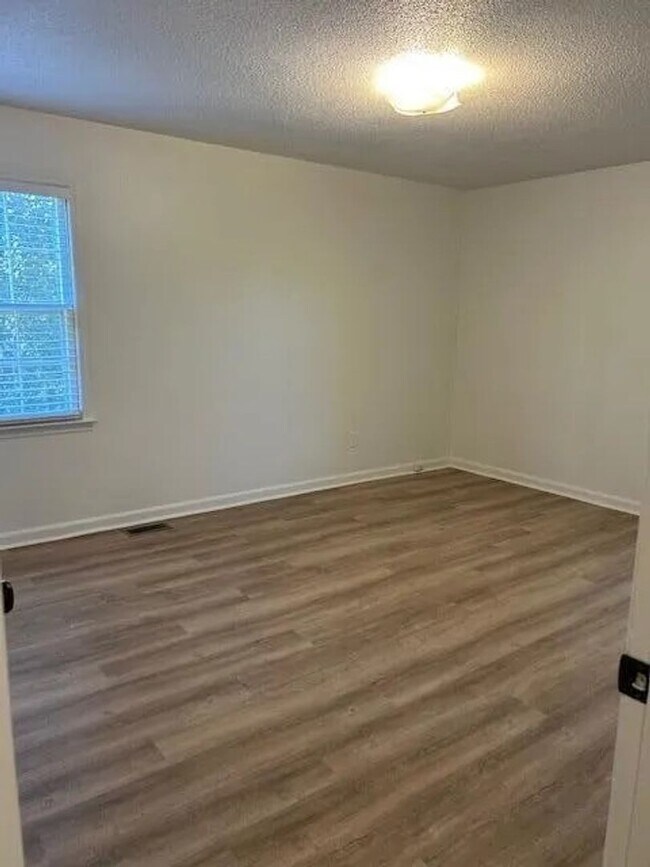 Building Photo - GORGEOUS RENOVATED HOME