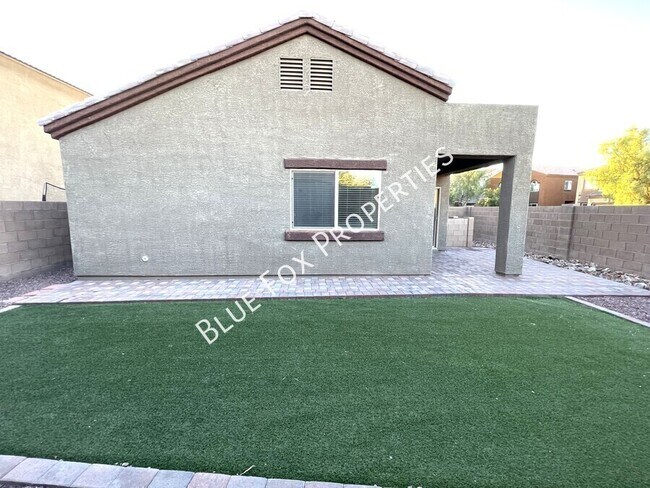 Building Photo - 8721 N Black Pine Dr