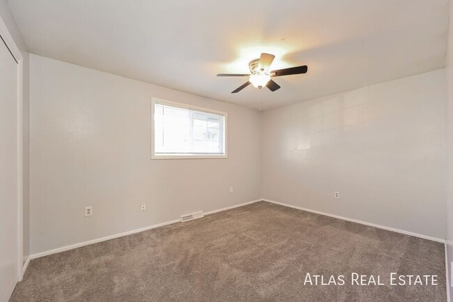 Building Photo - 5 Bedroom, 2 Bath in Arvada!!!