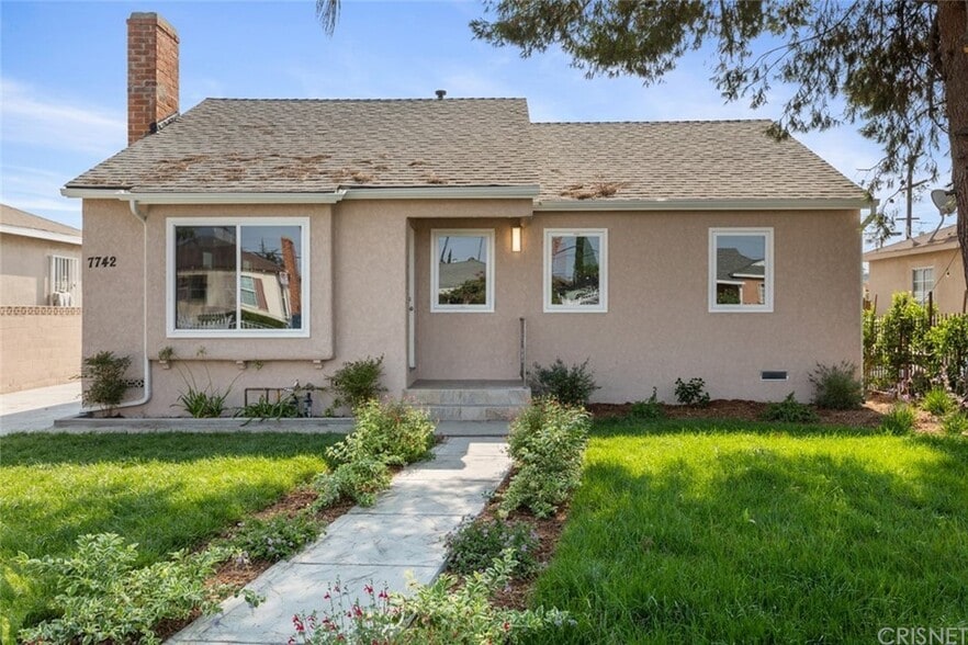 Building Photo - 7742 Bakman Ave