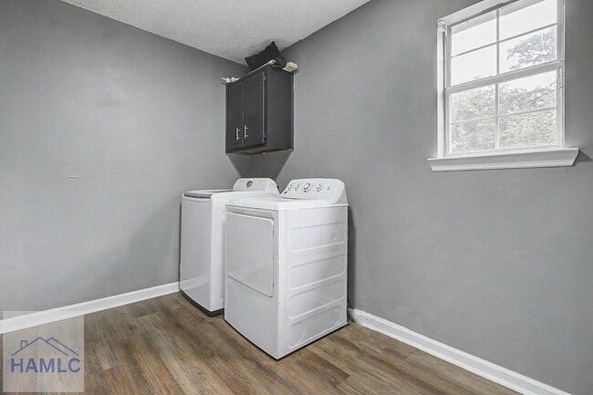 Building Photo - 291 Sabreena Cir