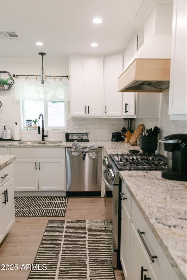 Building Photo - 7715 E Avalon Dr