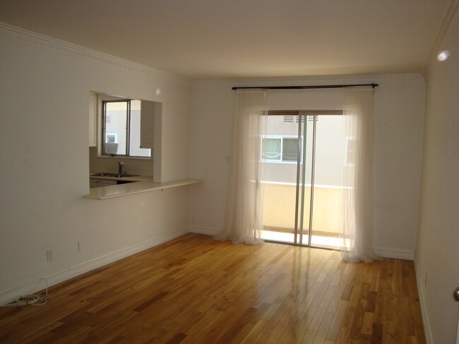 Building Photo - 1538 N Hayworth Ave