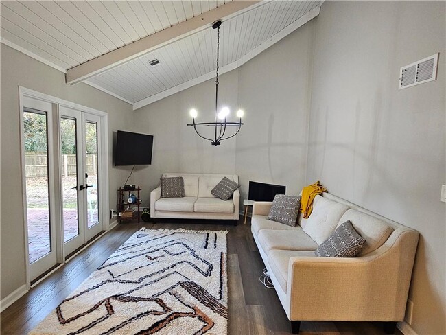 Building Photo - 1052 Indian Hills Pkwy NE