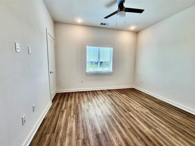 Building Photo - 4802 S Congress Ave