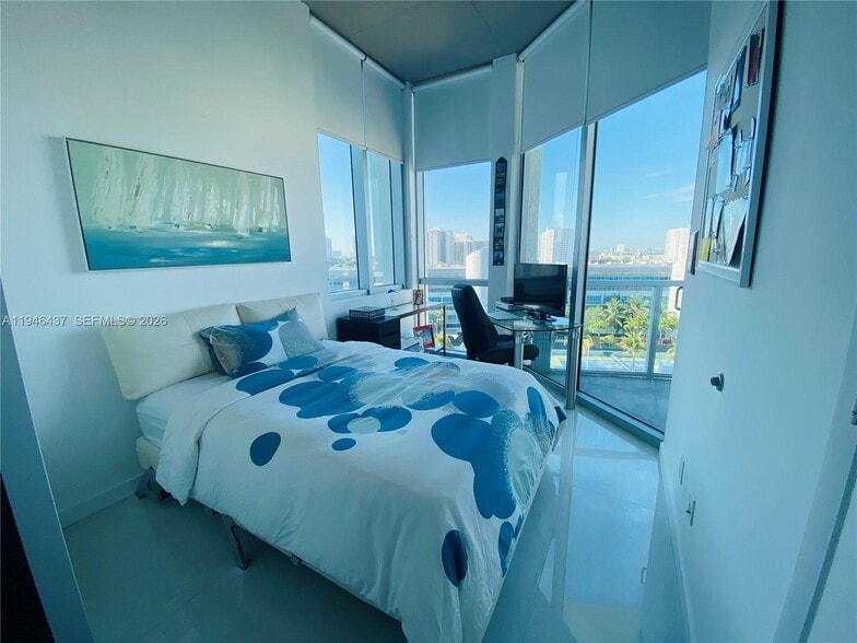 Building Photo - 3029 NE 188th St