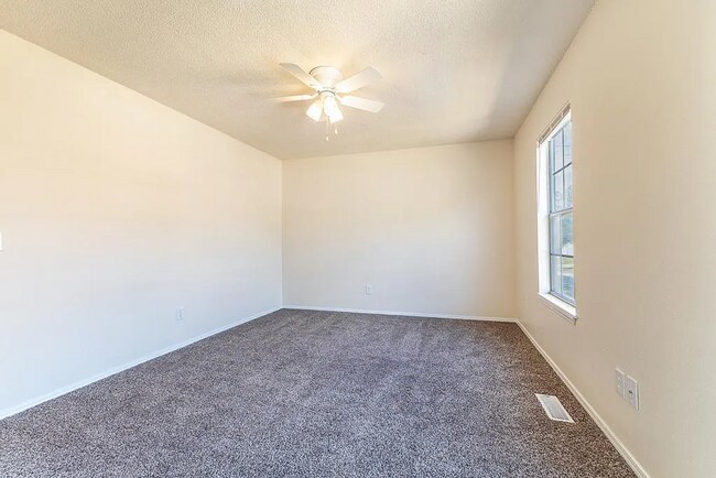 Building Photo - 410 SE J St A, B, C