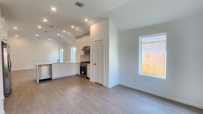 Building Photo - 6426 Seafoam Lake Dr