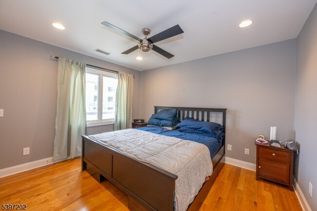 Building Photo - 27 Evergreen Ave