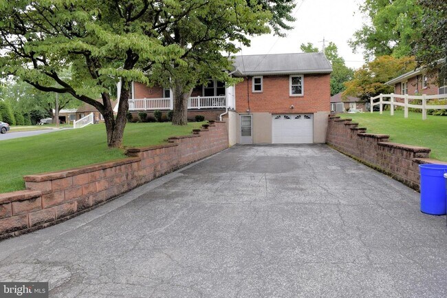 Building Photo - Beautiful 2 bed Rancher for Rent. Palmyra