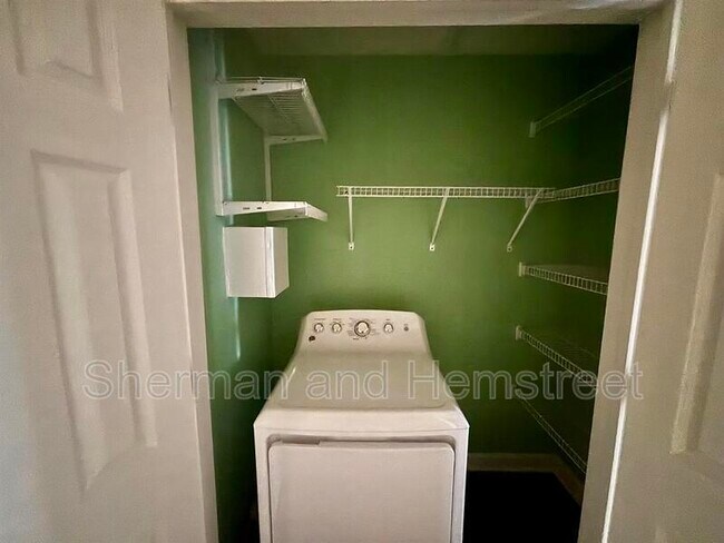 Building Photo - 807 Barrett Ln